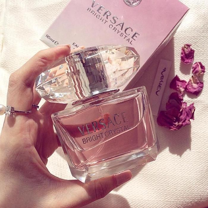 Lịch sử nước hoa Versace Bright Crystal 90ml